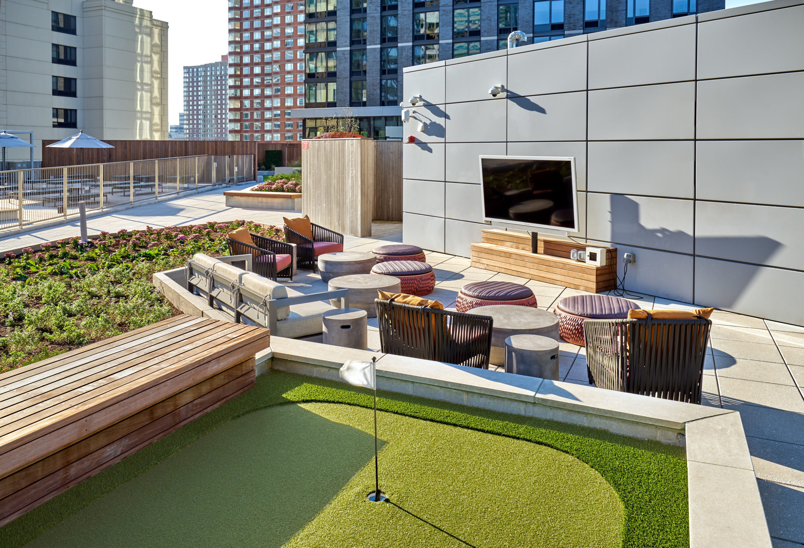vyv south rooftop putting green